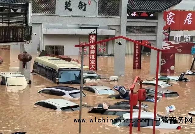 平江暴雨为何洪水排不出去 道路塌方引担忧