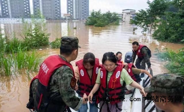 平江暴雨为何洪水排不出去 道路塌方引担忧