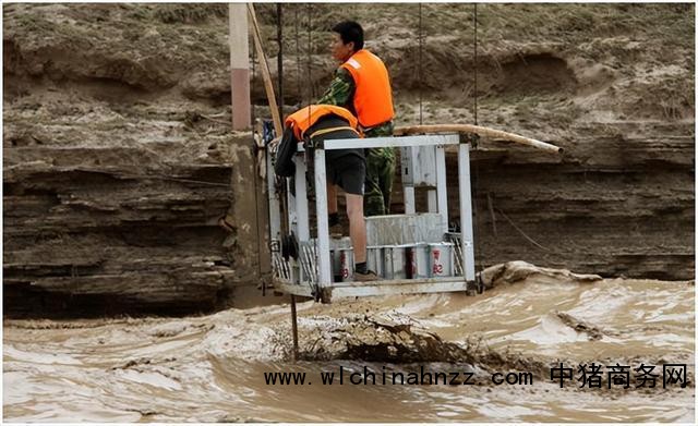 平江暴雨为何洪水排不出去 道路塌方引担忧