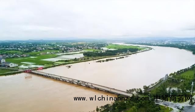 平江暴雨为何洪水排不出去 道路塌方引担忧